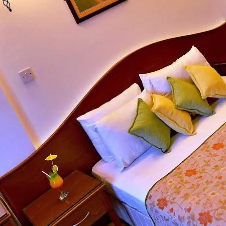 Hotell The Ship 3*