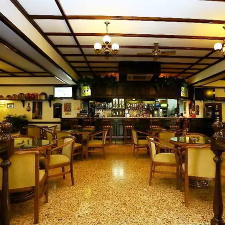 Hotell The Ship 3*