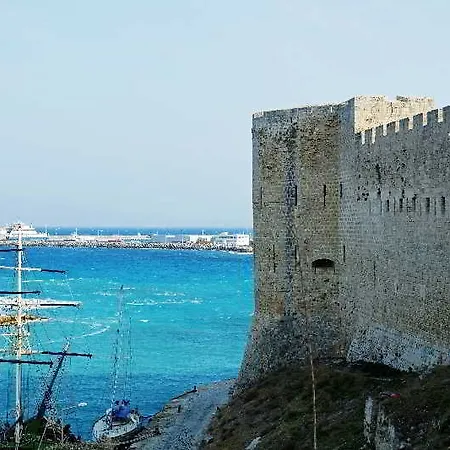 Hotell The Ship 3*