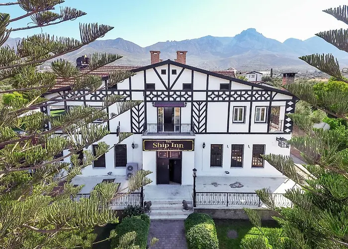 The Ship מלון 3*