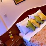 Hotel The Ship 3*